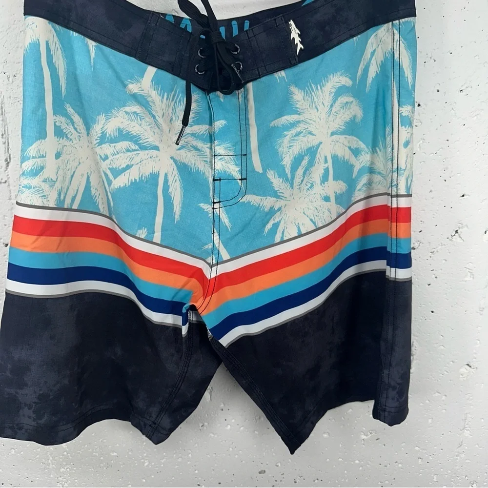 Maui and Sons Men’s Size 32 Black Shark 4 Way Stretch Palm Tree Board Shorts